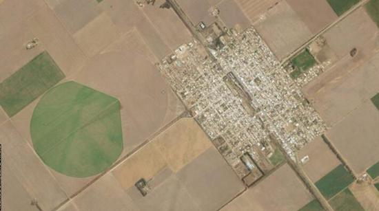 （上图：Laguna Larga镇俯瞰图）