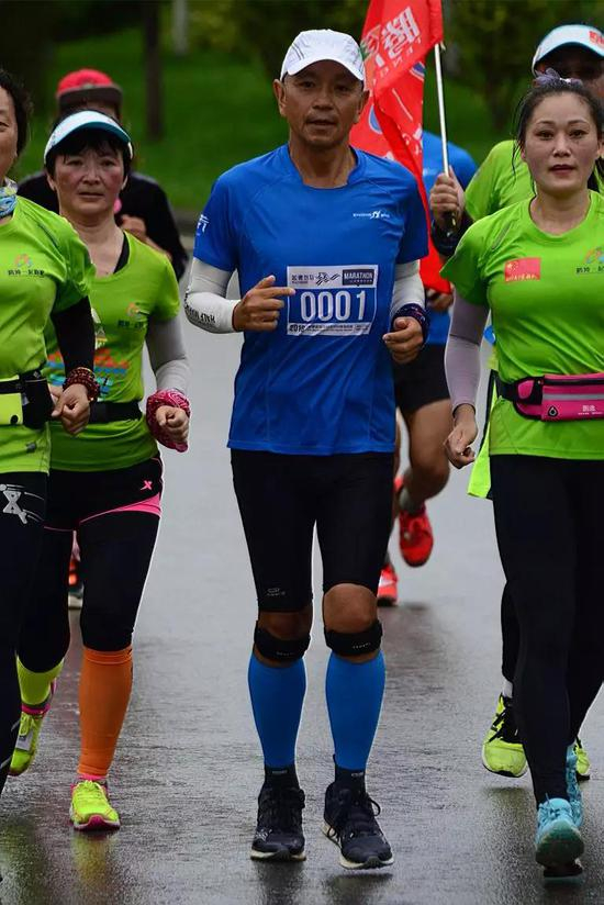 本场最有意义的是刘亚洲将军作为领跑嘉宾