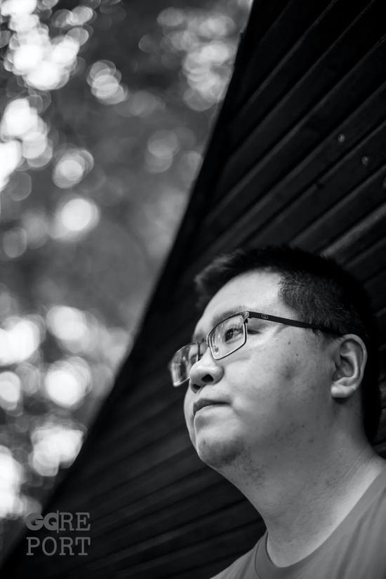 在和年轻球员的沟通中，唐晖扮演的角色不仅仅是经纪人