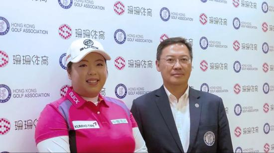“国宝珊”在港与赖以尊先生合影