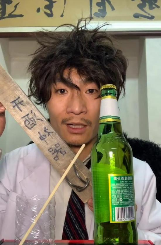  何维越更多的视频还是搞笑段子拍摄。