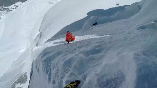 艰难的攀登安纳普尔纳峰（Annapurana），海拔8090米，是世界第10高峰。