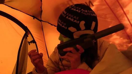 2015年罗静尝试无氧冲顶安娜。