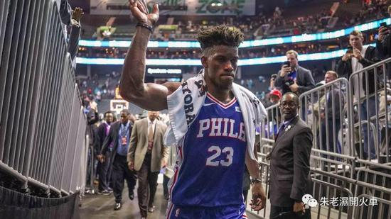  （我很想知道，誰會給Butler頂薪？）