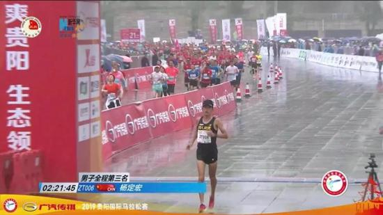 （国内名将杨定宏斩获男子第三，同时获得中国籍运动员第一）