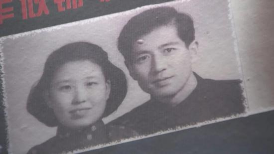 李朝贵夫妇合影