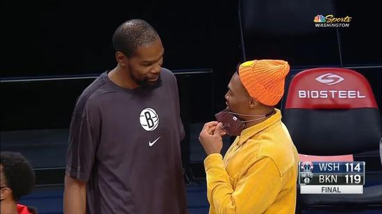 杜兰特和威少冰释前嫌