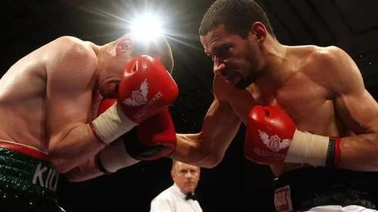 伍德豪斯（右）