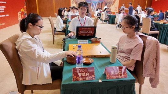 曾楚典血战周泓余