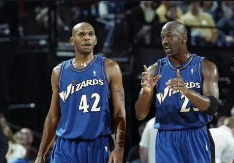 斯塔克豪斯最近暗示乔丹是球霸