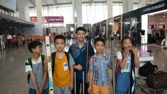 白雨露与自己的同门师兄弟