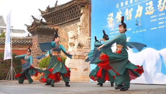 舞蹈《游泮采芹》