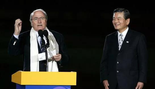 日本足球教父，川渊三郎（右）
