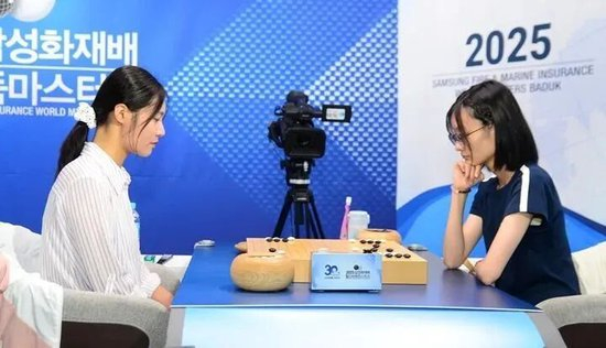 唐嘉雯（右）预选决赛击败吴侑珍