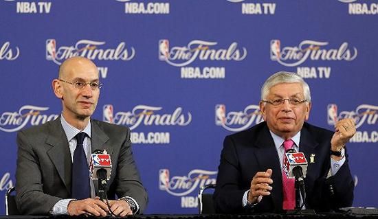 大卫·斯特恩（右）与亚当·萧华。图片来源：视觉中国