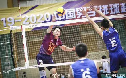 武弸智比赛中扣球