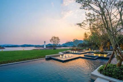 WakeaholicMIC位于杭州千岛湖畔，千岛湖是中国最大的人工湖