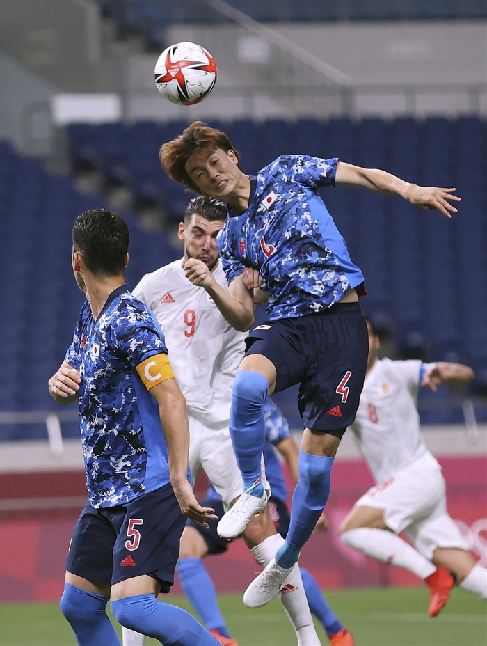 　　图说：日本国奥队在东京奥运会杀入四强，半决赛输给最终夺冠的西班牙队。相比之下，中国足球青训人才断档严重。