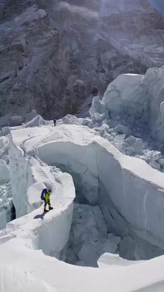 2017年罗静带队登珠峰-洛子。