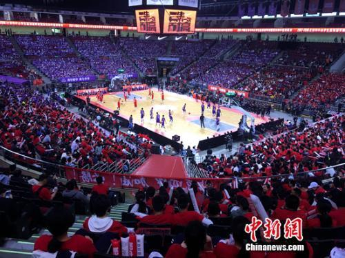 五棵松场馆几乎座无虚席。 中新网记者 王牧青 摄