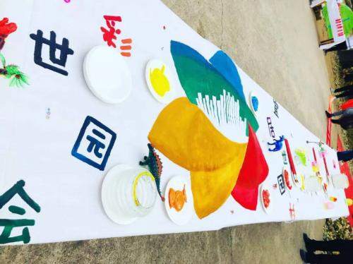 半程组有来自8个国家的800位运动员参加了比赛，经过激烈的角逐