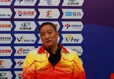 吴胜的性格不苟言笑