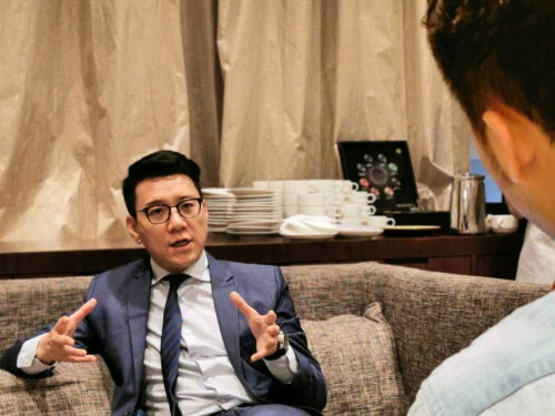 （刘奕接受记者采访）