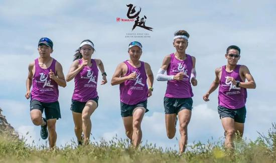 探路者飞越队（从左到右）：周楚燕、向付召、魏彪、贾俄仁加、梁晶