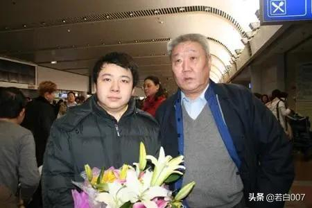  罗洗河与恩师罗建文合影