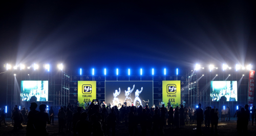 乐队表演引燃全场