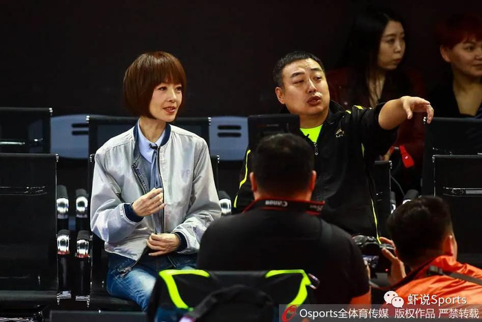 与著名主持人鲁豫