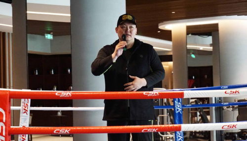 “中国泰森”张君龙莅临万丽海景健身中心