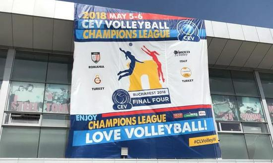 布加勒斯特多功能体育馆门口的海报