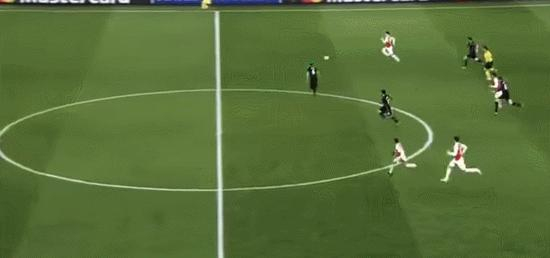 贝莱林40米的加速相当恐怖，巴萨的阿尔巴完全不是对手