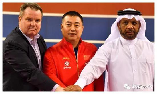 国际乒联CEO史蒂夫·丹顿、刘国梁与WTT董事会成员、国际乒联首席副主席卡里尔·阿尔·默罕纳德