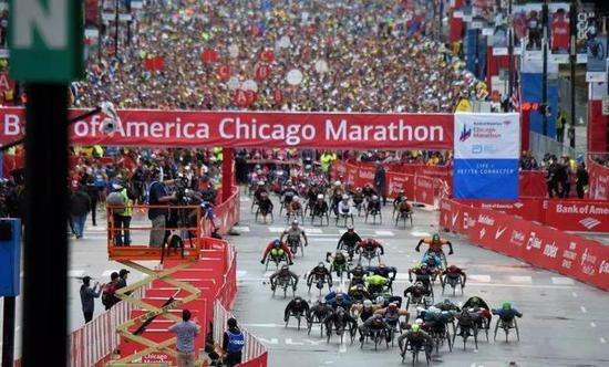 柏林马拉松冠军奖金4万欧元、破纪录奖5万欧元（总共折合人民币约66万）