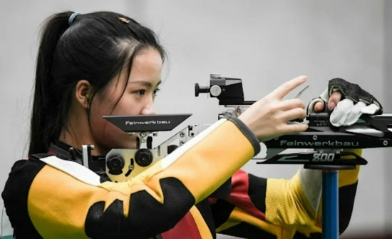 杨倩拿下首金