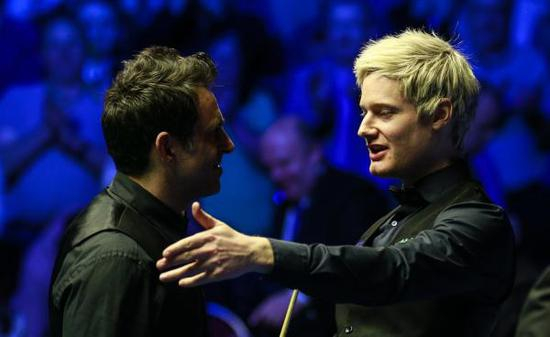 罗宾逊拥抱奥沙利文。