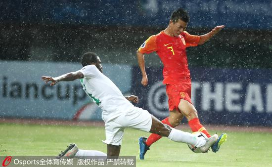 国青球员在比赛中。