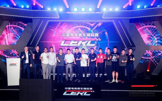 发布会的嘉宾合影