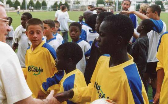 左2的小个子是坎特