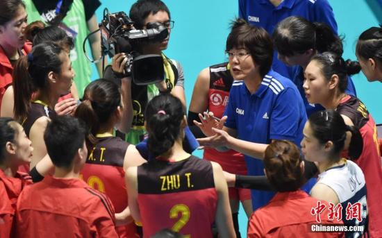 资料图：郎平与中国女排&nbsp;中新社记者 麦尚旻 摄