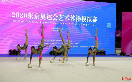 ▲国家队全能集体选手出场