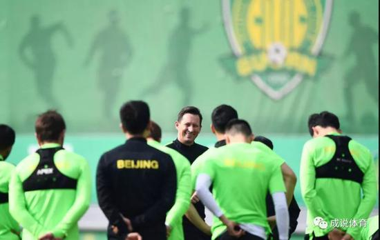 两连胜让施密特稳住了阵脚，但德比的比赛德国人可万万不敢大意