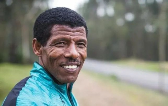 长跑皇帝被迫参军上战场