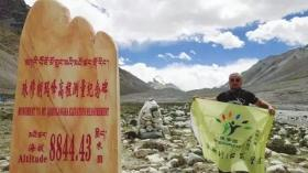 阿诺在珠峰大本营。