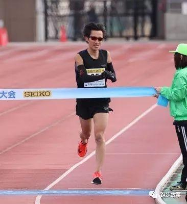 第四至六名同样全都跑进2：13并刷新PB，其中兼实省伍2：12：58，位居第六。