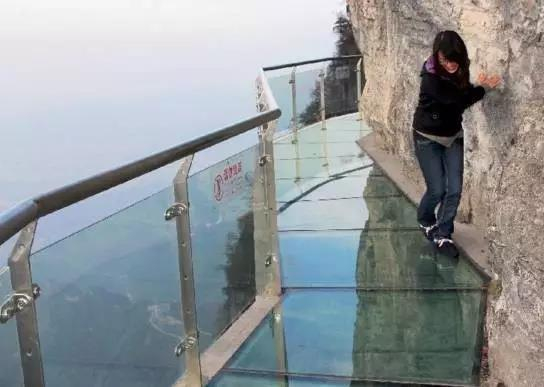 6。中国：天门山鬼谷栈道