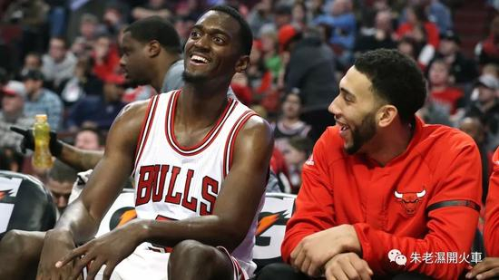 （忘了那一拳，Portis向前看）