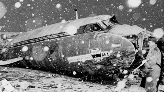 飞机坠毁后的画面